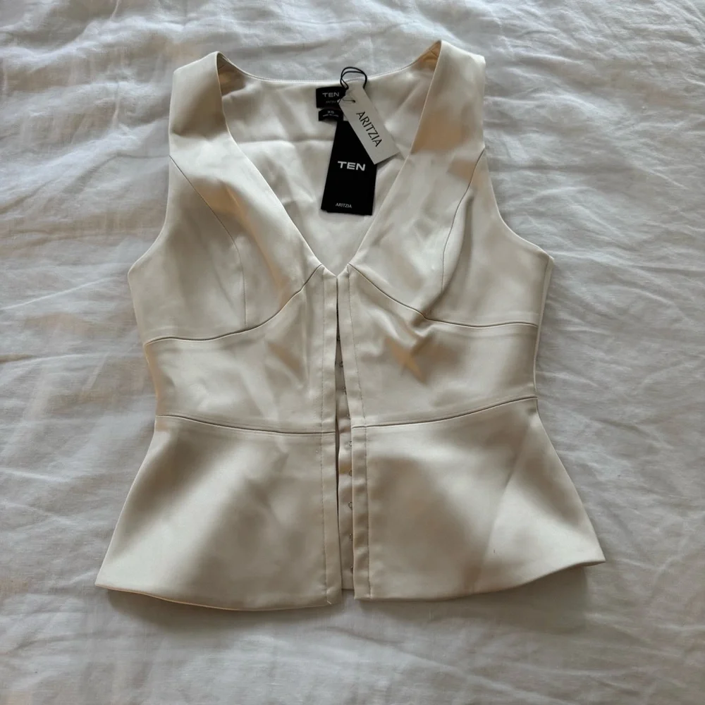 NWT Aritzia Ten Canape Satin Top in Whisper White - Picture 5 of 7